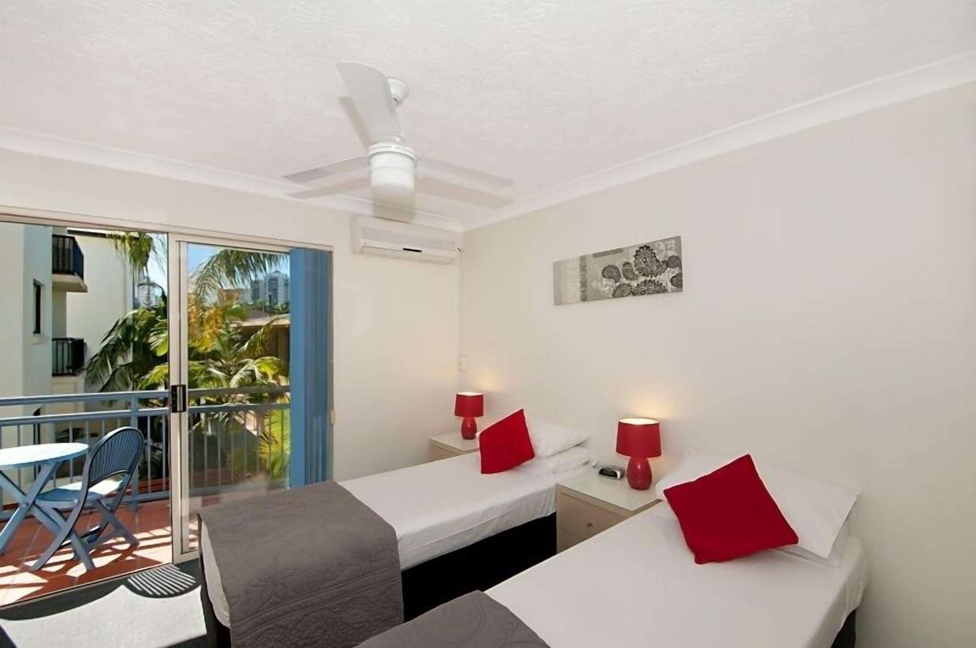Santana Surfers Paradise